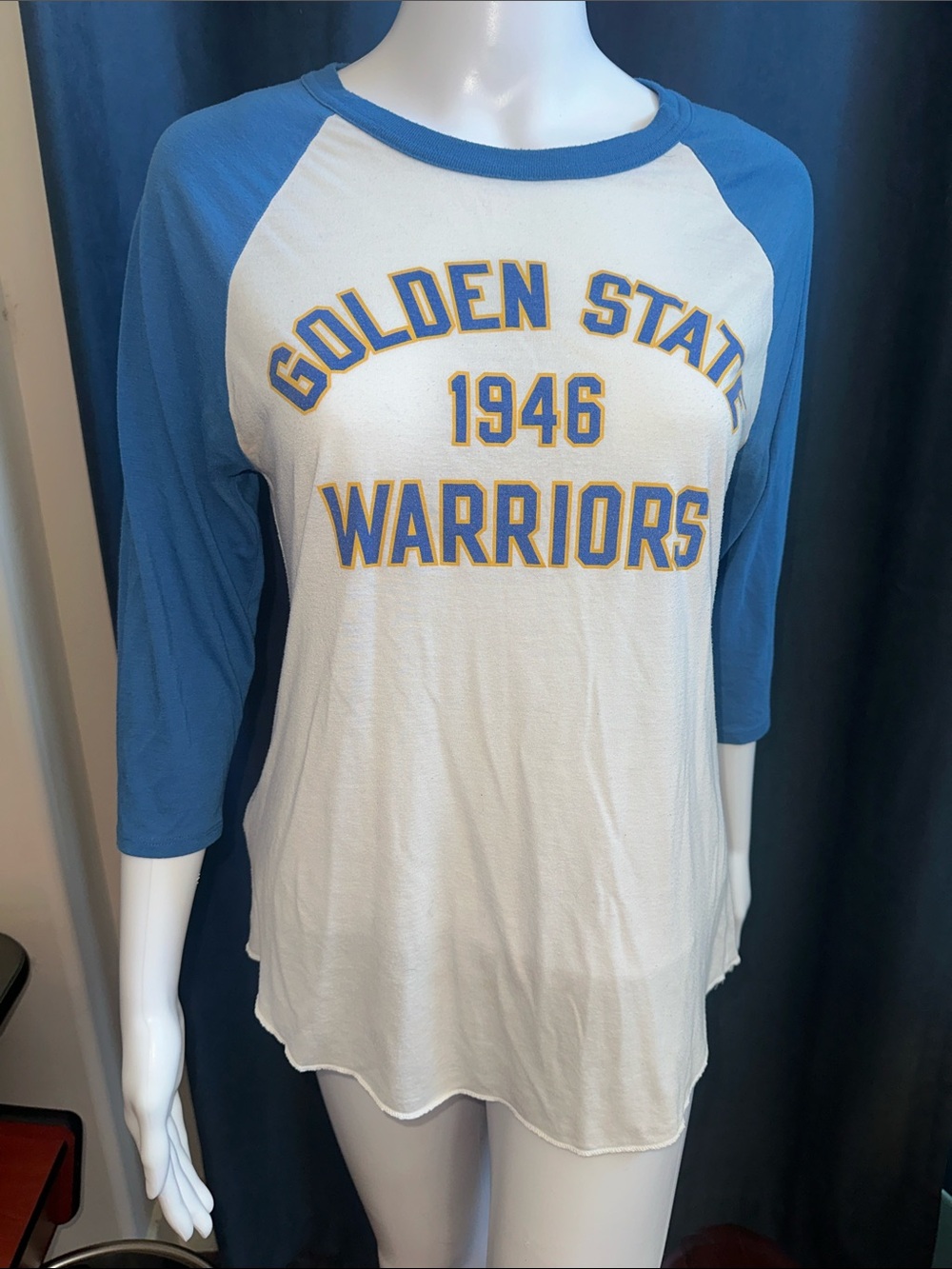 Mitchell & Ness Golden State Warriors 3/4 Raglan Tee - Women's M